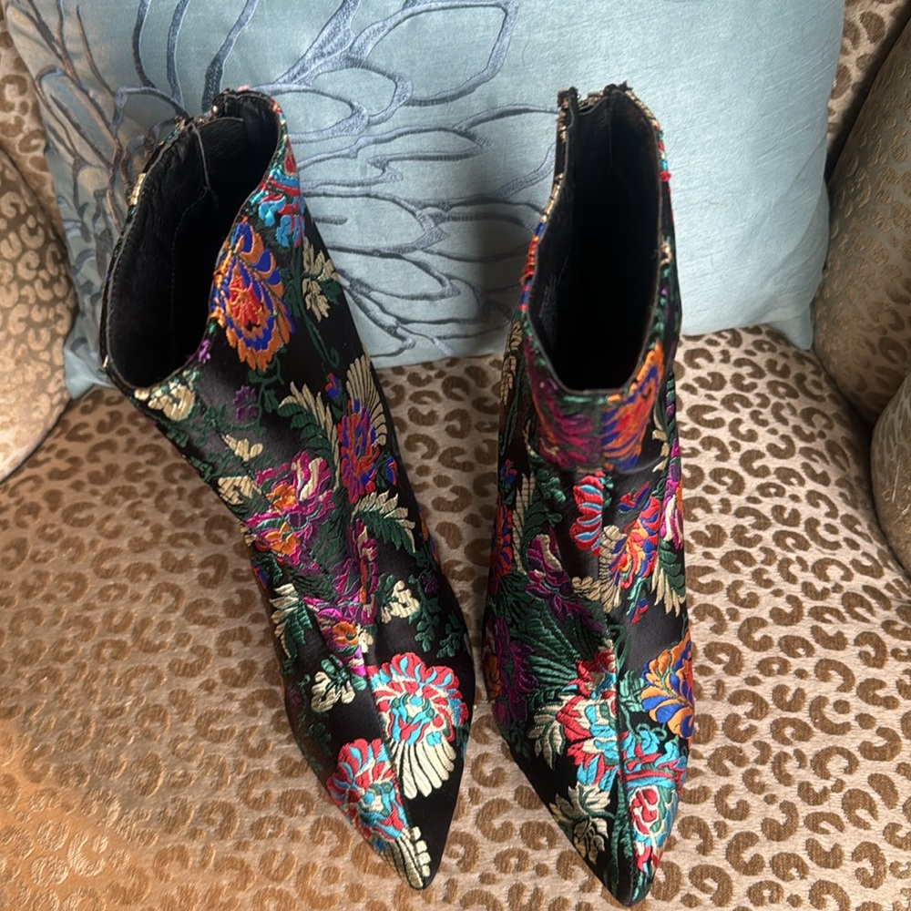NEW Just Fab Madelina heeled pointed toe bootie with multicolored brocade fabric - Picture 2 of 8